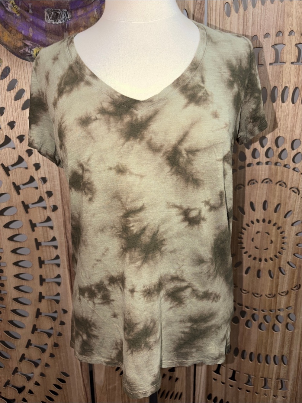 PINK Victoria's Secret Olive Green Tie-Dye V-Neck Short Sleeve Top
